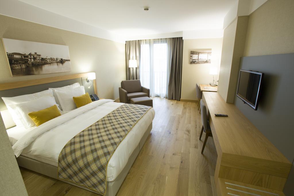 Ramada Hotel & Suites Адана Екстериор снимка