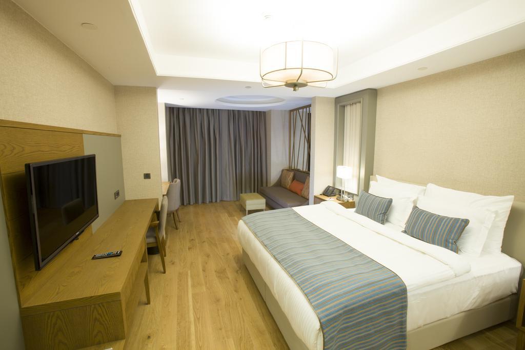 Ramada Hotel & Suites Адана Екстериор снимка